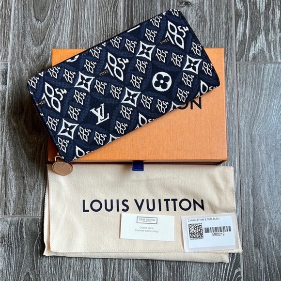 Louis Vuitton Handbags - Louis Vuitton 1854 zippy wallet